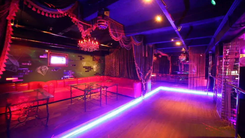 Las Olas is one of the best night clubs in Goa