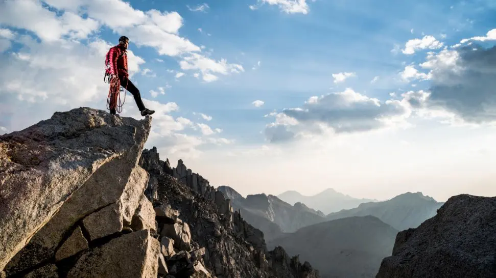 Apharwat Peak is one of the best places to visit in Gulmarg
