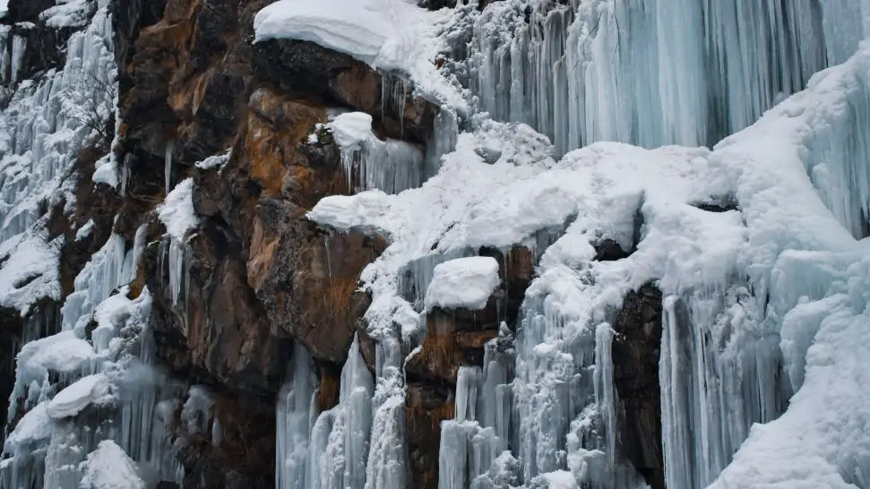 Drung Waterfall is one of the best places to visit in Gulmarg