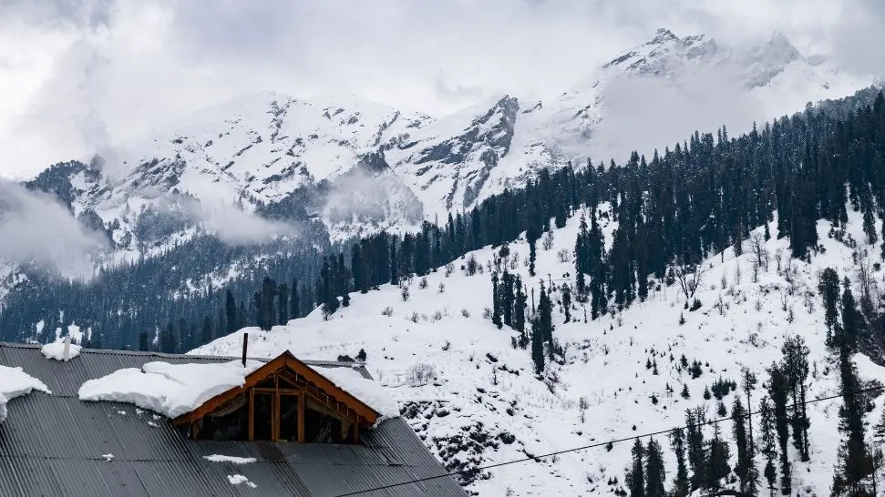 Manali is one the best places to enjoy snowfall in february in India