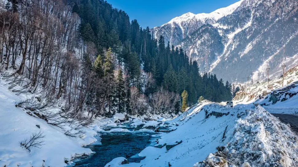 Sonmarg is one the best places to enjoy snowfall in february in India