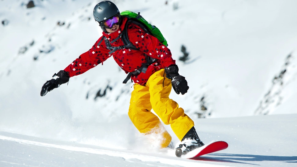 Skiing and Snowboarding is One of The Best Things To Do In Auli in December