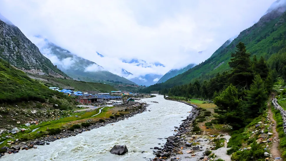 Spectacular mountain roads, apple orchards, and valleys along the Kinnaur Circuit