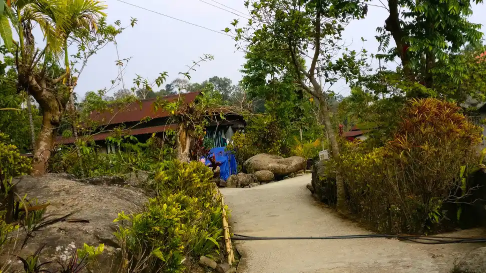Mawlynnong Village