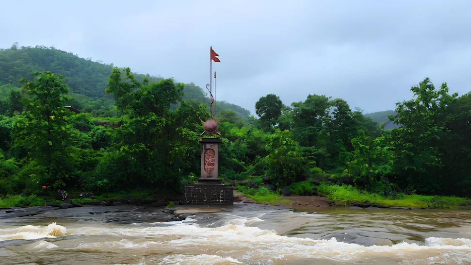 Durshet nature retreat near Mumbai surrounded by mountains and river streams