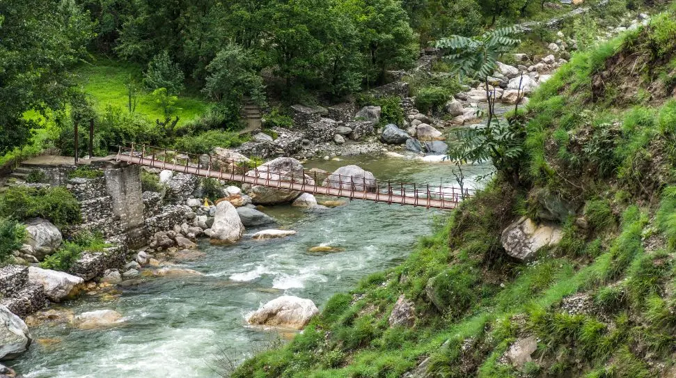  Tirthan Valley is one of the best tourist places to visit in Himachal Pradesh