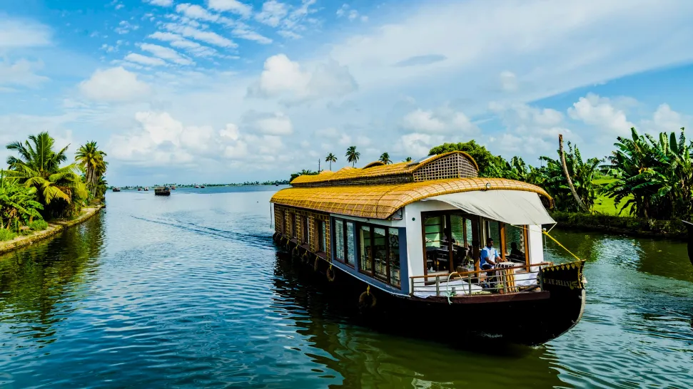 Alleppey is One of The Best Honeymoon Destinations In India In Summer