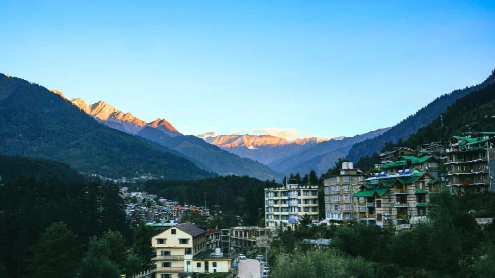 Sunset Watching is One of The Best Things To Do in Manali in Honeymoon