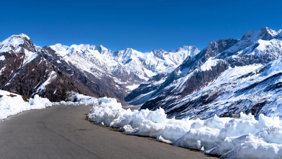 Jammu And Kashmir is One of The Best Honeymoon Places in India in Winter
