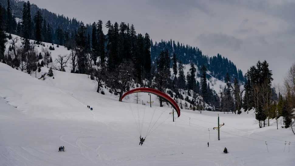 Paragliding is One of The Best Low Cost Things To Do in Manali