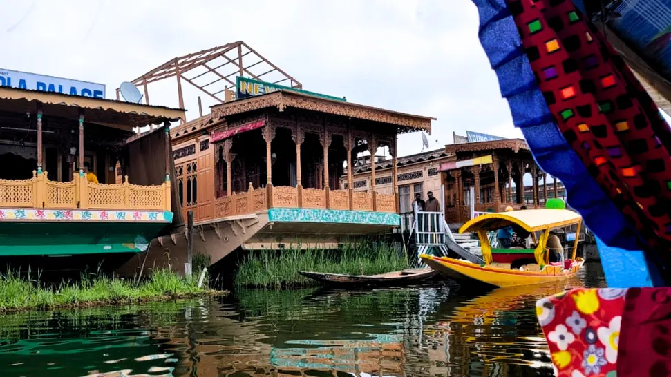 Cheap Stays is One of the Best Things To Do In Kashmir in December