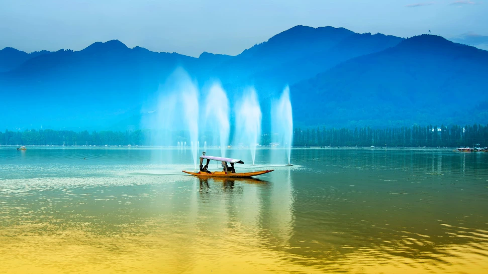 Experience The Sound and Light Snow At Dal Lake Best Things to Do in Kashmir