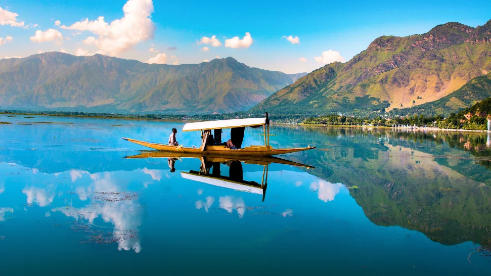 Dal Lake Is One of the Best Places to Visit in Kashmir in May