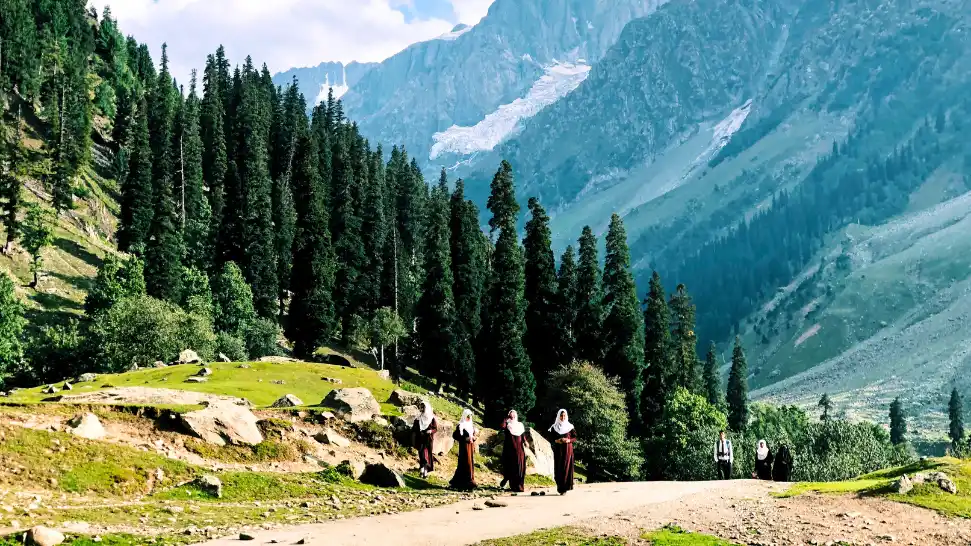 One of the Best Places to Visit in Kashmir in May
