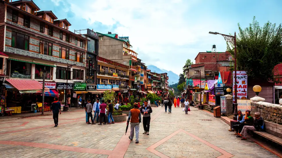 Manali Mall Road is one of the Places To Visit In Manali in January