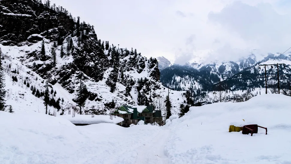 Solang Valley is one of the Best Places to visit for Snowfall in Manali in January