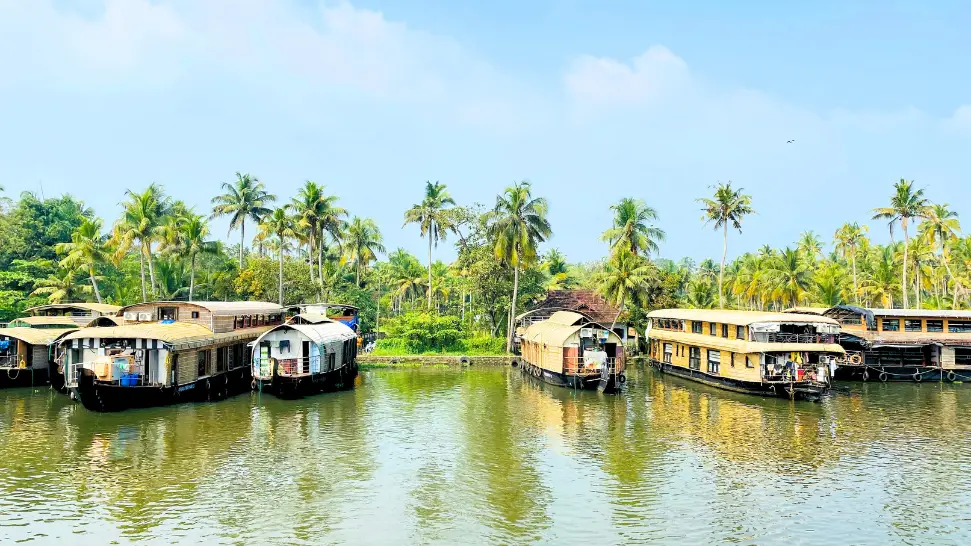Alleppey Backwaters Is One of the Best Places to Visit in Kerala During Summer
