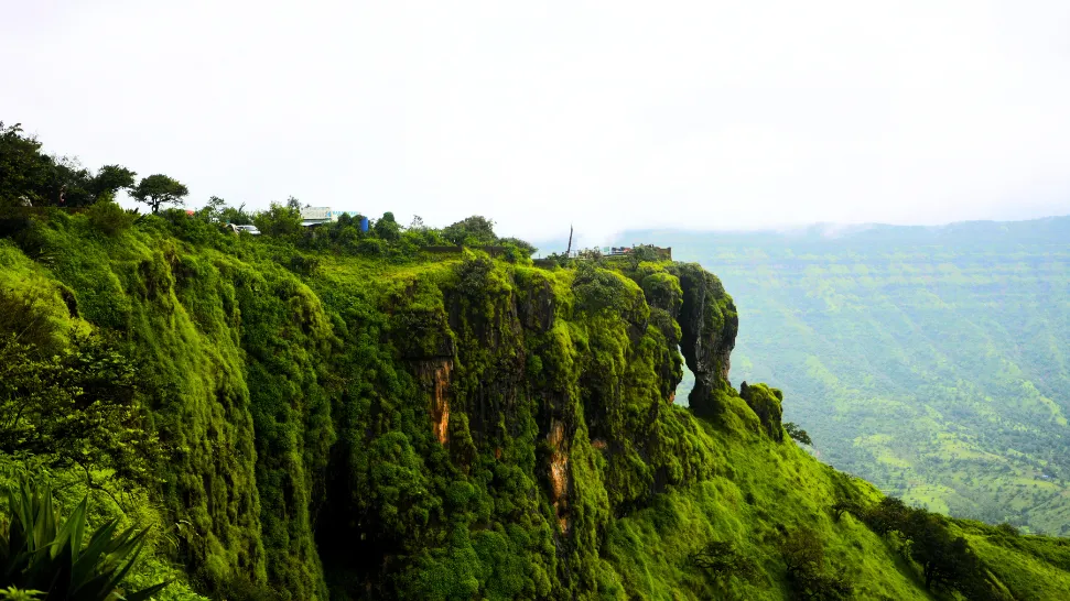 Elephant-shaped rock formation and valley views at Elephant’s Head Point