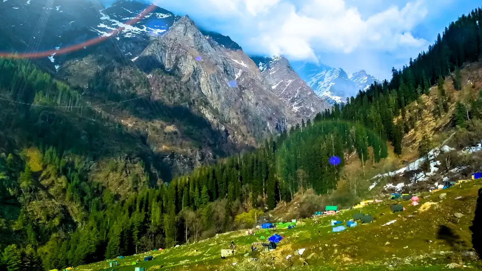 Trekking trail leading to Kheerganga with Himalayan valley views