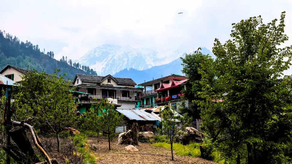 Beautiful Tosh Village with Himalayan mountain views and cosy cafés