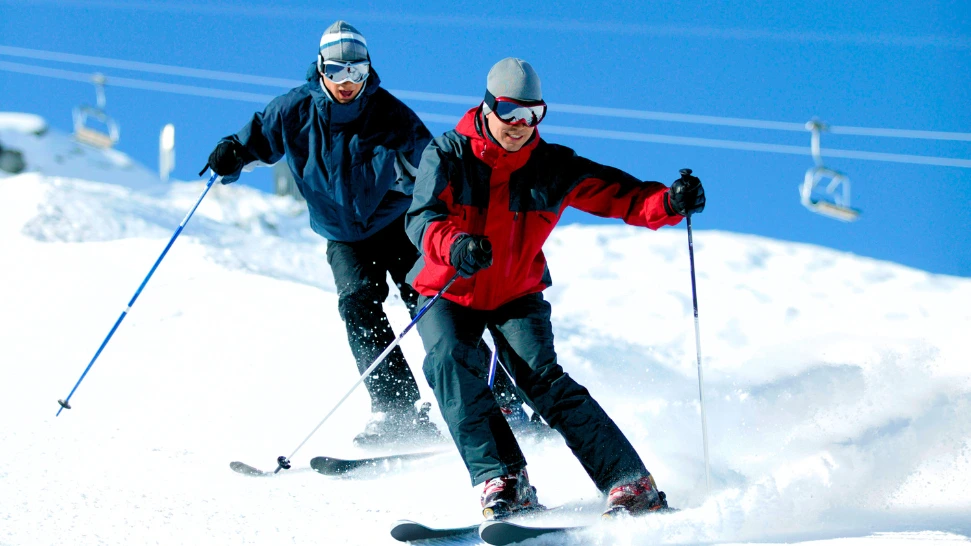 Skiing is one of the best things to Do manali