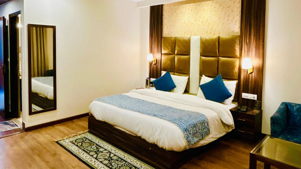 Accomodation: Shimla Vs Manali