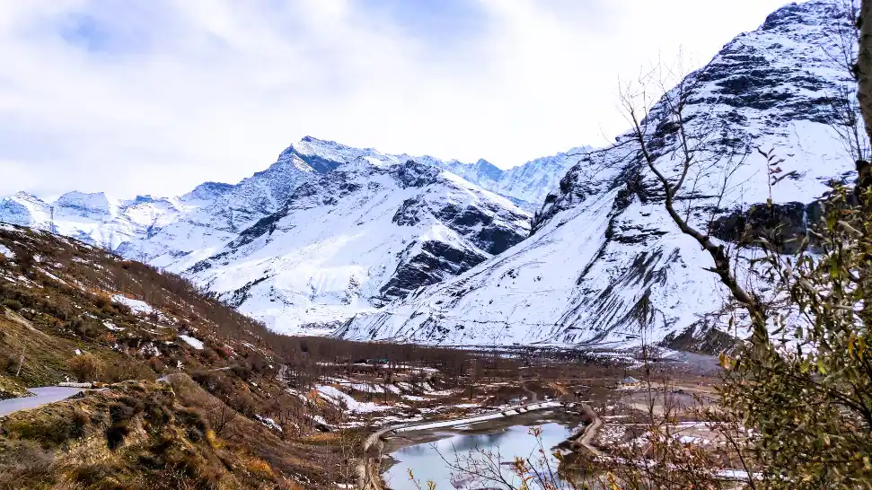 Keylong Lahaul snow covered valley and monastery view