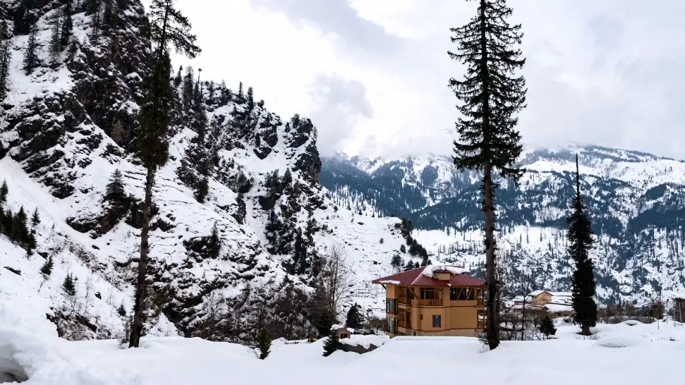 Solang Valley snow skiing and adventure activities in Himachal