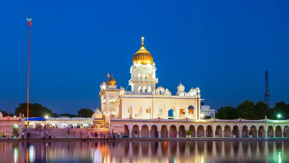 Chatti Padshahi Gurudwara is one of the best places to visit in srinagar