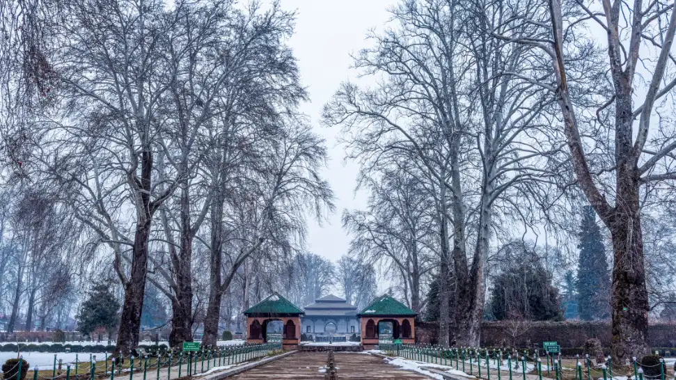 Shalimar garden temple is one of the best places to visit in Srinagar