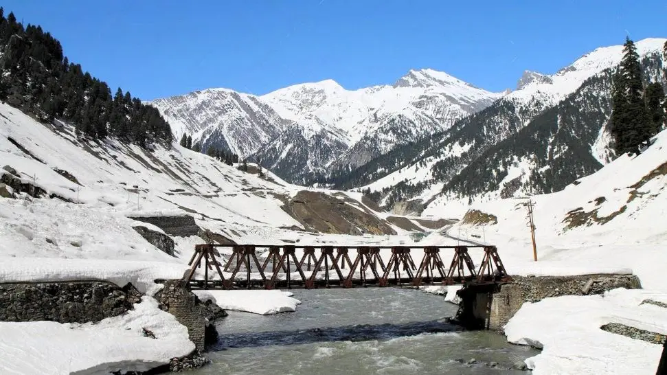 Hill Stations is One of The Best Things to do in Kashmir