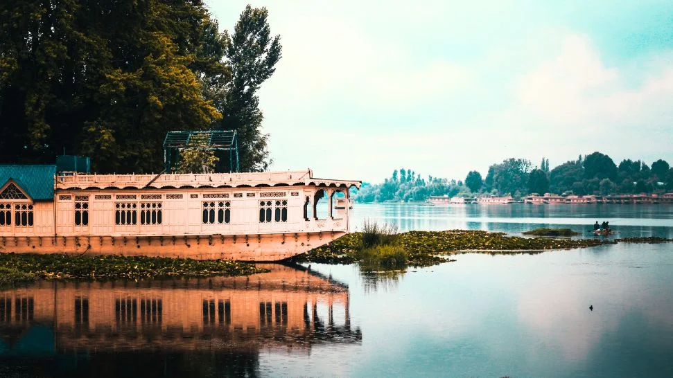 Luxury Houseboat Experience is One of The Best Things to do in Kashmir