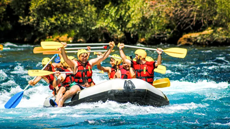 Rafting is One of The Best Things to do in Kashmir