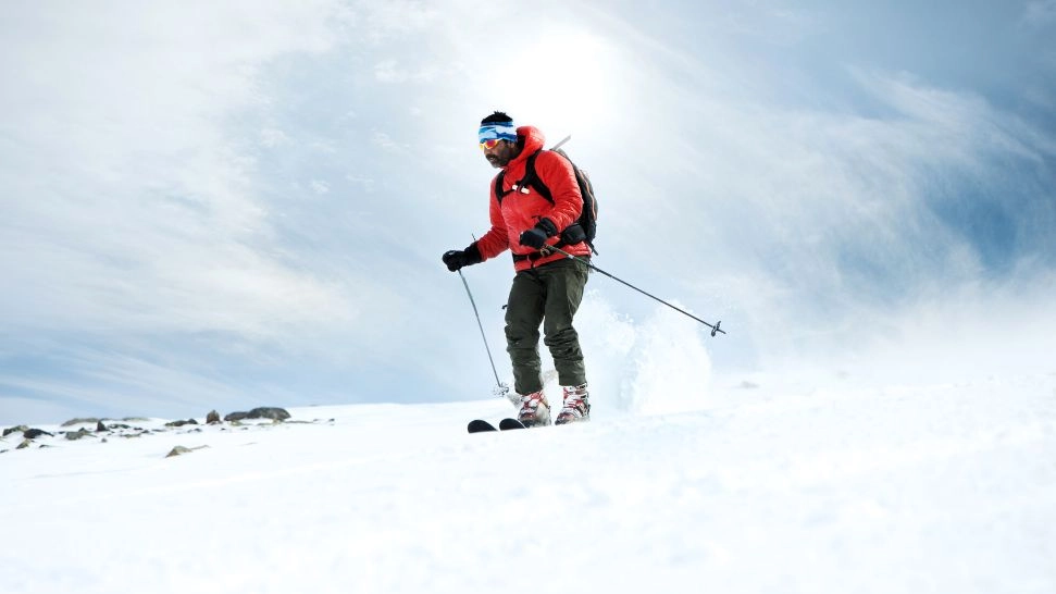 Skiing is One of The Best Things to do in Kashmir