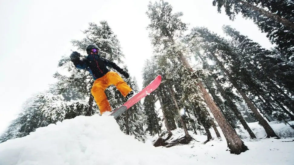 Snowboarding is One of The Best Things to do in Kashmir