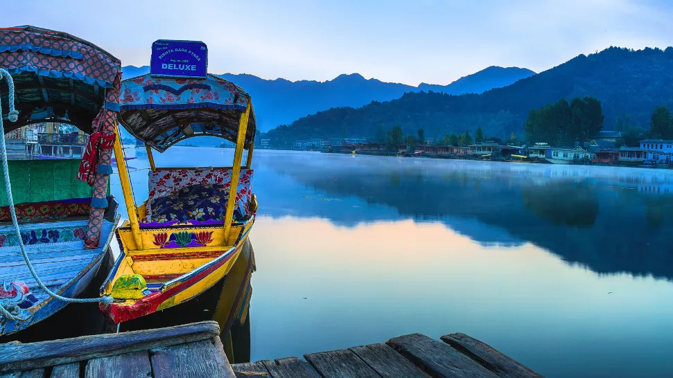 Shikara Rides is One of The Best Things to Do in Kahmir in July