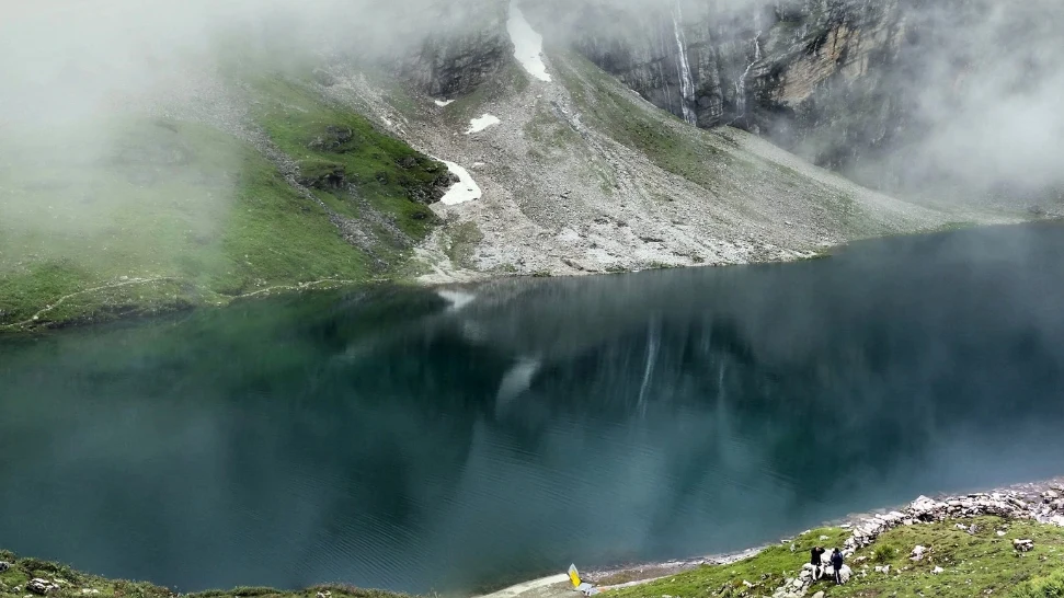 Stroll around the Chorabari Lake