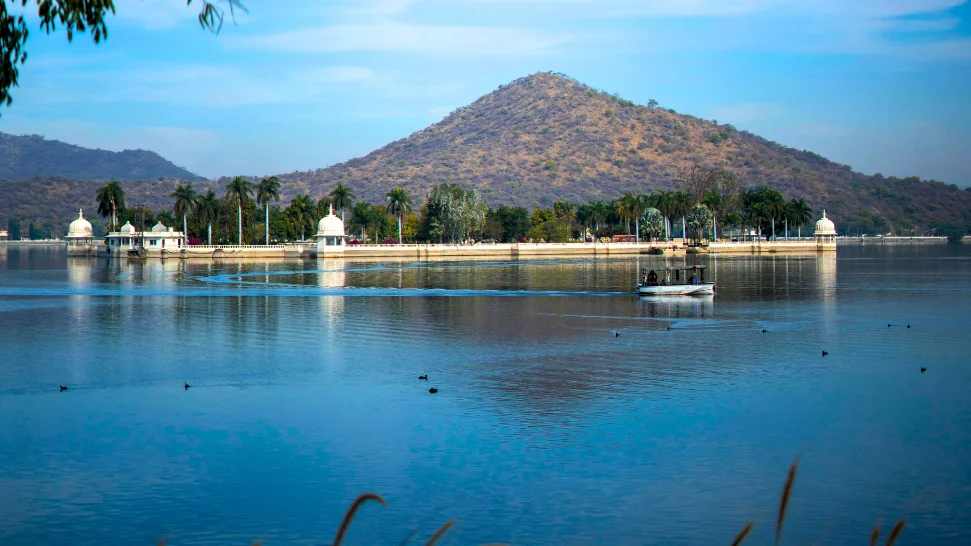 Visiting The Ghats Of Lake Pichola is one of the best best Things To Do in Udaipur