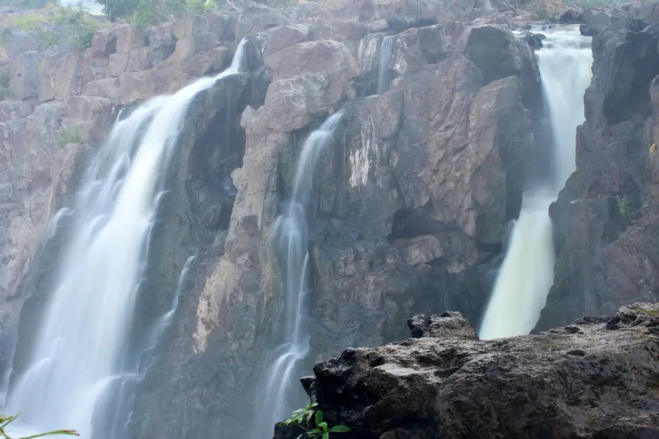 hogenakkal_waterfalls