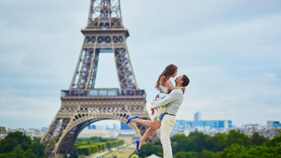 paris is one of the best romantic places in the world